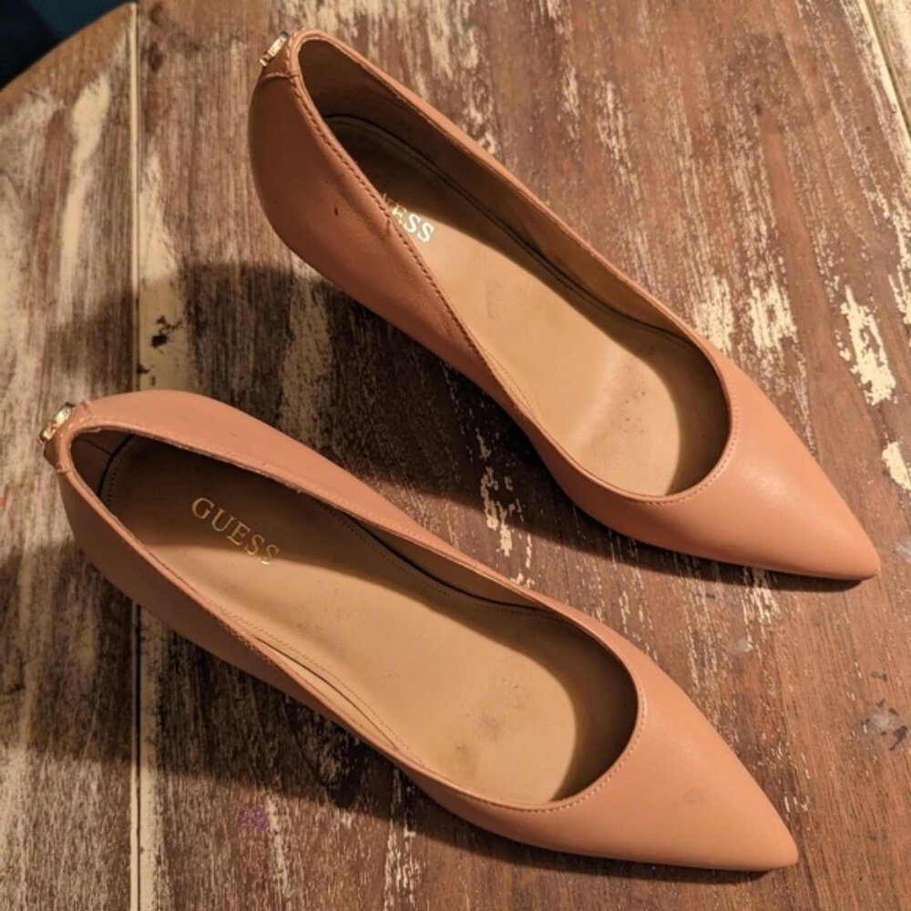Guess nude colored pumps size 8.5 ( 39)